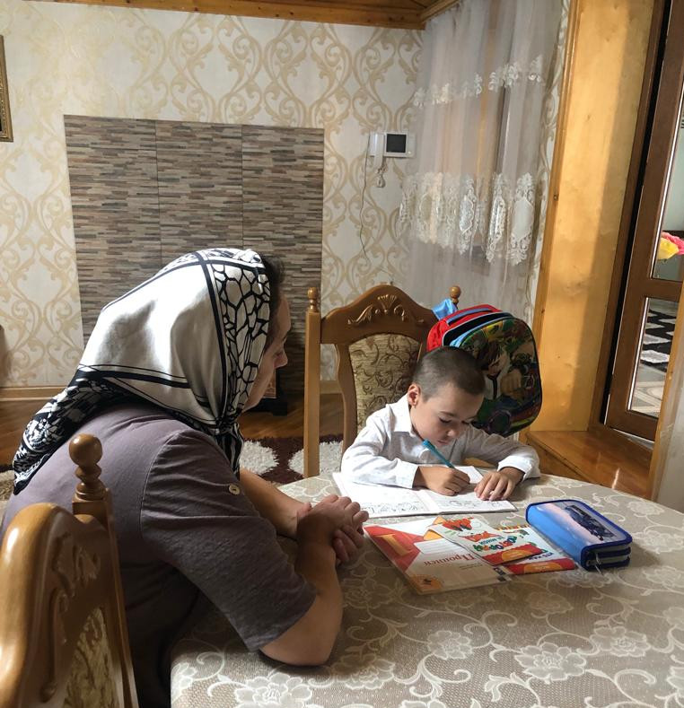 Инструктор по ЛФК  приняла участие в акции "Помоги собраться в школу"